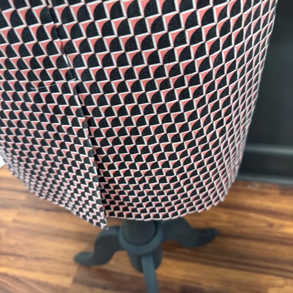Margaret M Geometric Coral, White and Black Pencil Skirt, Stretch Pull On Size S - Picture 3 of 5